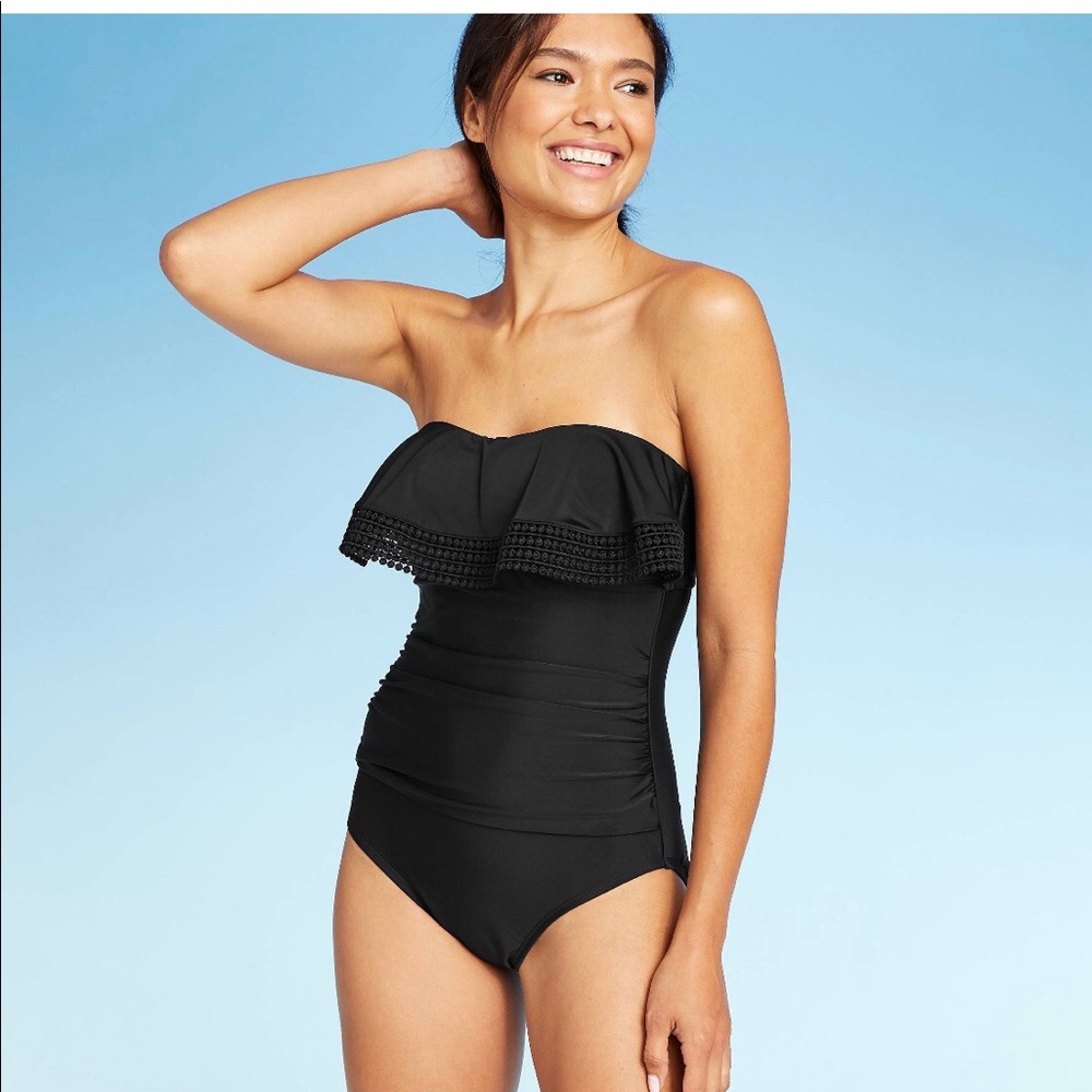 Women’s crochet flounce bandeau one piece swimsuit
